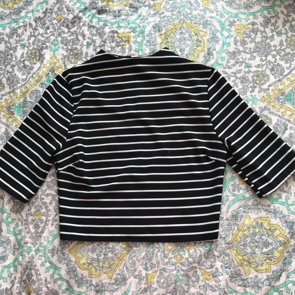 Cute crop top shirt.